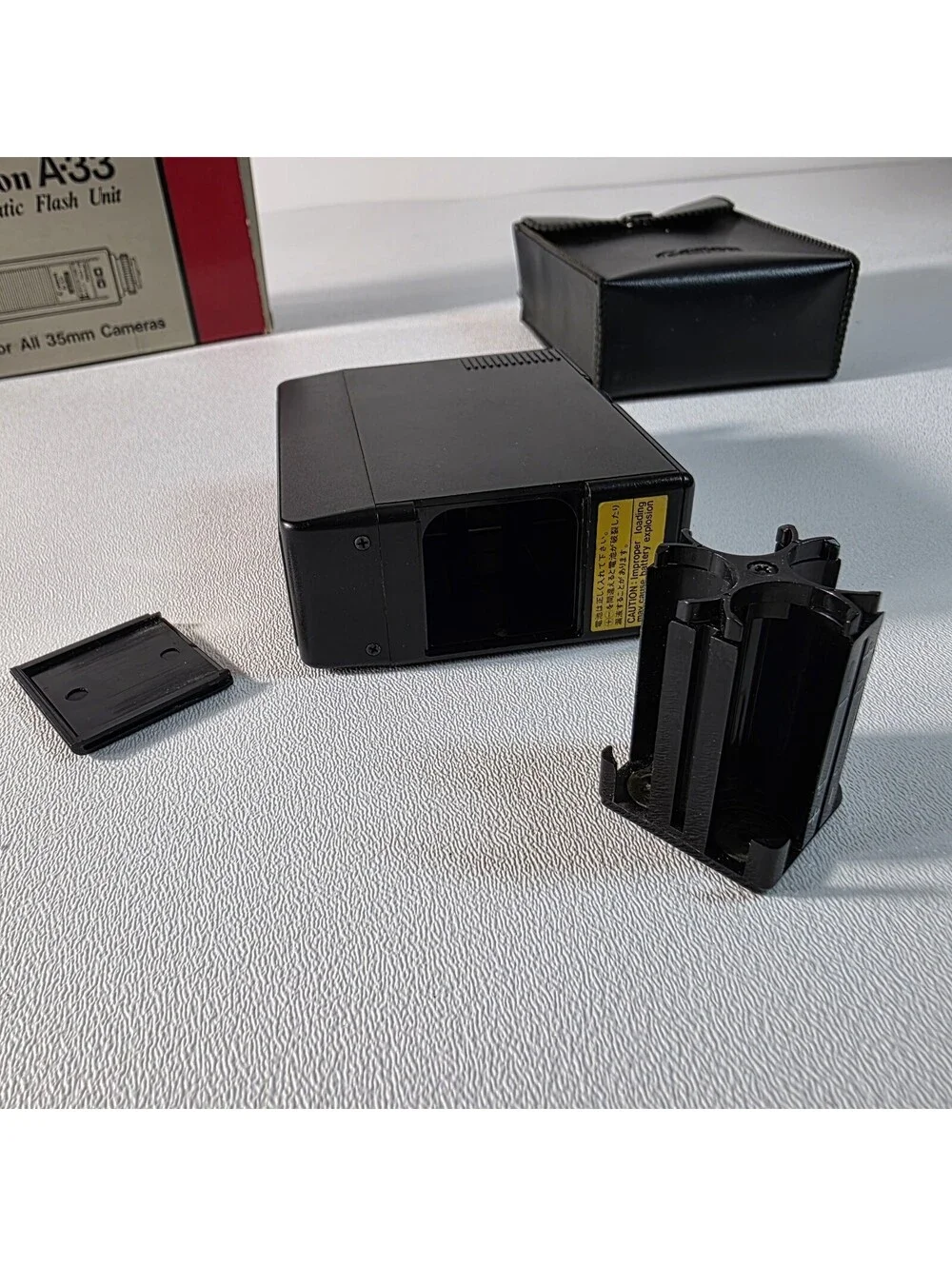 Canon A-33 Automatic Flash Unit Shoe Mount Universal Hot Shoe W/Box & Case